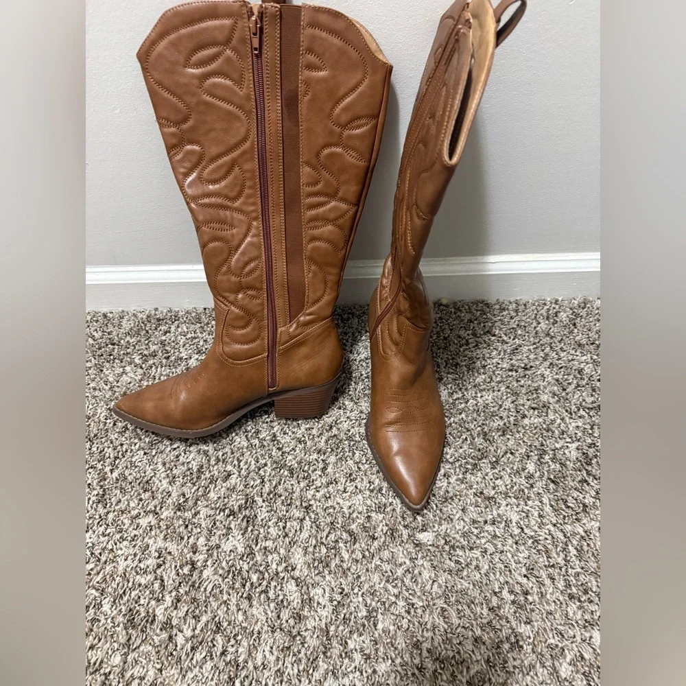 Brown Western-Style Women's Boots - Picture 3 of 4